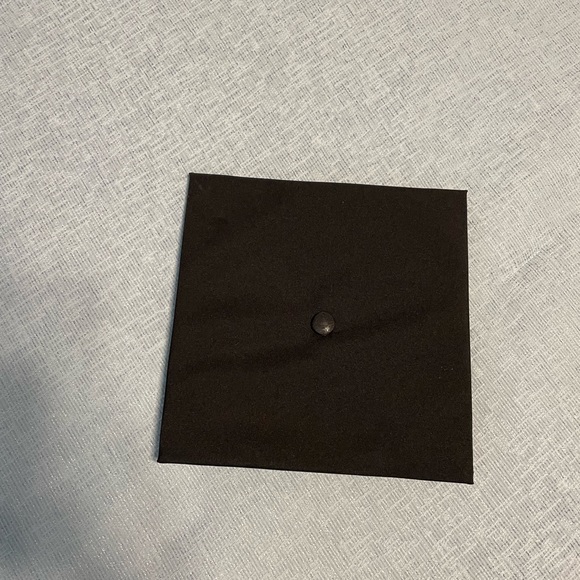 Black graduation cap - Picture 4 of 4